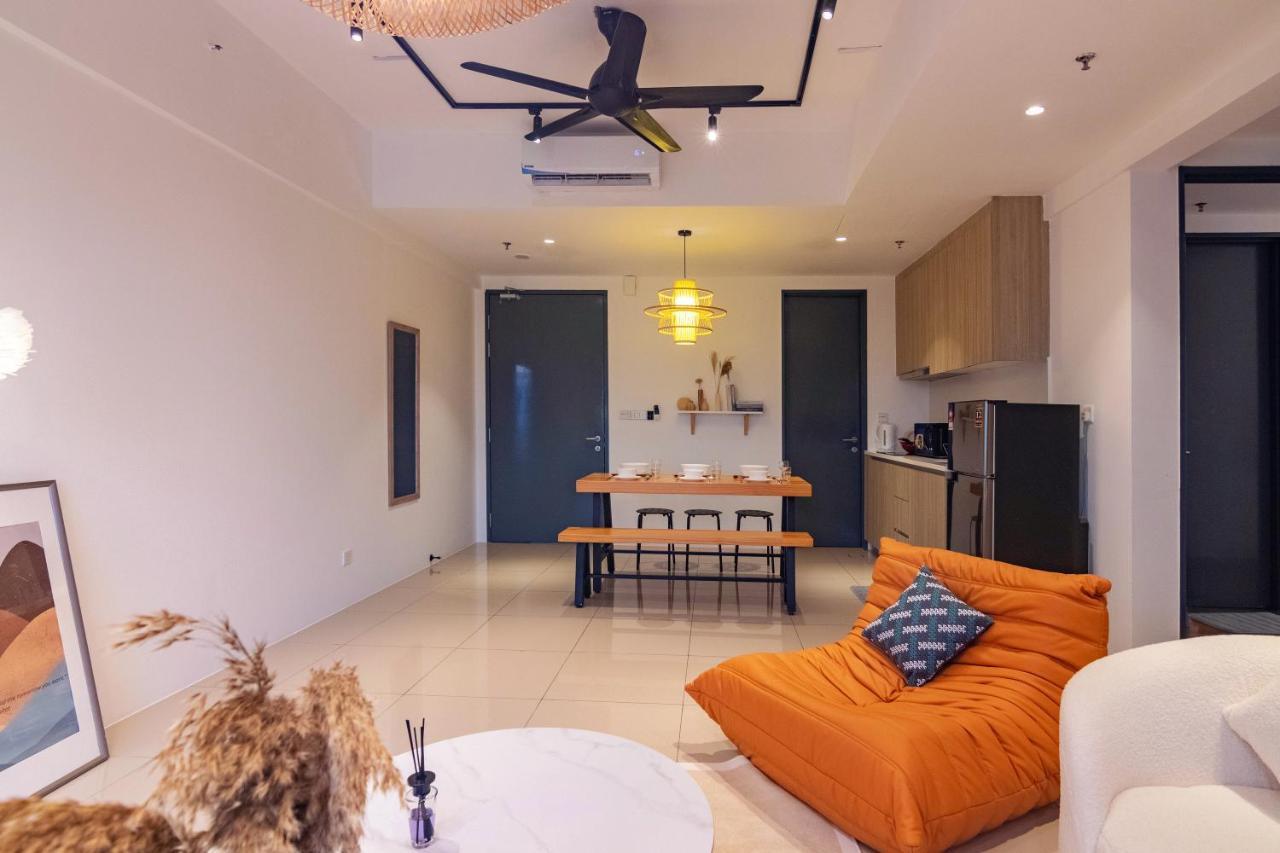 Tropicana 218 Macalister X Airlevate Suites George Town Buitenkant foto