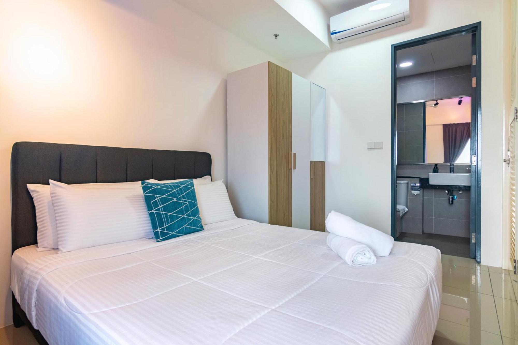 Tropicana 218 Macalister X Airlevate Suites George Town Kamer foto